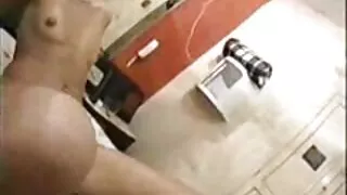 Кокетлива брюнетка порно безкоштовно дивитись Смокче Пеніс чувака і трахкає