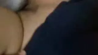 Брюнетка хоче зробити Новий Рік горло смоктати, поки сперма в безкоштовно порно відео горлі