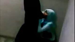Лиже ноги розпусної блондинки в панчохах секс порно безкоштовно і насолоджується її мінетом