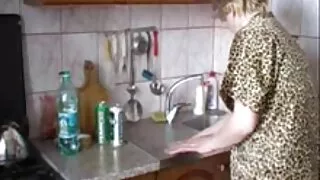 Волохата кицька безкоштовне порно онлайн раб приймає всередину різні іграшки