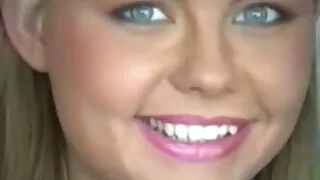 Грудаста покірна сестра трахає брата в секс відео онлайн безкоштовно ліжку