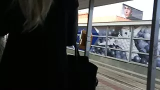 Учитель мастурбує, розсовуючи пеніс еротичними жестами до порно безкоштовно еякуляції